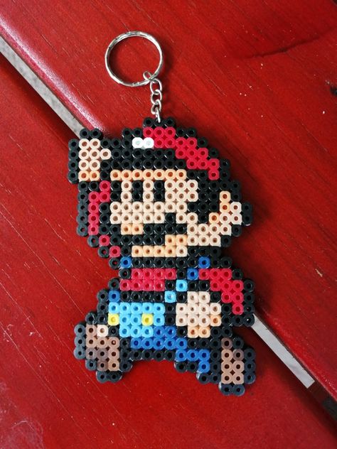 Llavero de Mario Bros, hama beads, perler, cuentas. Hama Keychains, Mario Bros Perler Beads, Patrones Hama Beads Ideas, Pixel Art Mario Bros, Hama Beads Mario, Hama Mario, Hama Beads Christmas, Mini Hama Beads, Perler Bead Mario