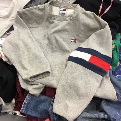 Pull Tommy Hilfiger, Tommy Hilfiger Fashion, Cute Outfits For School, Tommy Hilfiger Outfit, Looks Chic, Look Casual, Meringue, Outfits Casuales, School Outfits