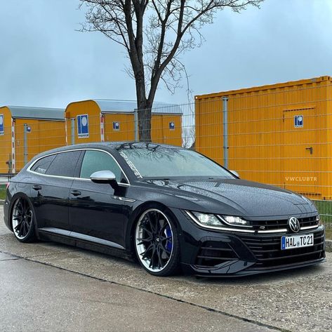 ARTEON R SHOOTING BRAKE 🔥 . Follow: @vwclubtrcom 📷: @topsecretcom . #vw #arteon #arteonr #arteonshootingbrake #golfr #golfgti #vwarteon #volkswagen #golf #vwclubtr Volkswagen Arteon R Line, Arteon R Line, Arteon Volkswagen, Vw Arteon, Jetta Mk5, Passat B8, Wagon Cars, Vw Cc, Sports Wagon