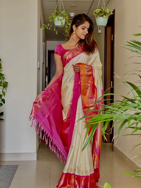 Off White And Pink Saree, White Pink Saree Look, Off White Kanchipuram Silk Saree, White Pink Saree, Silver Kamarband, Pink Kanchipuram Saree, Kerala Outfits, Shravan Somvar, Traditional Saree Blouse