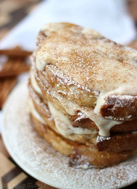 Cinnamon French Toast with Cream Cheese Glaze - Simply Gloria French Toast With Cream Cheese, Toast With Cream Cheese, Oven French Toast, Classic French Toast, French Toast Breakfast, Cinnamon French Toast, Cream Cheese Glaze, French Toast Recipe, Pancakes And Waffles