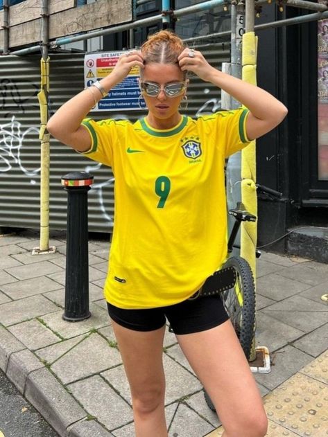 Brazil Clothing, Soccer Outfit, Soccer Tees, Sporty Spice, Festival Looks, Tee Outfit, Gaming Clothes, Model Pictures, Casual Style Outfits