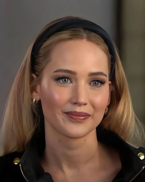 Celeb Makeup Looks, Face Shape Makeup, Jennifer Lawrence Makeup, Makeup For Downturned Eyes, Contrast Makeup, Jennifer Lawrence Hair, Celeb Makeup, Wedding Makeup And Hair, Celebrity Makeup Looks