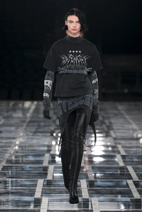 Runway Magazine, Paris Mode, How To Stretch Boots, Fall 2022, Big Fashion, Mode Inspo, Fall Fashion Trends, Fashion Show Collection, Couture Collection