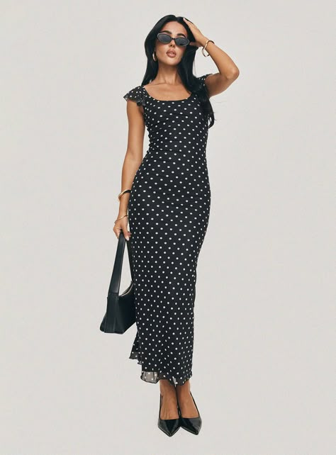 Maxi Dress Black, Fleece Dress, Outerwear Outfit, Polka Dress, Satin Mini Dress, Curve Dresses, Midi Maxi Dress, White Midi Dress, Polka Dot Print