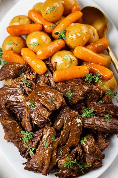 Veronikas Kitchen, Instant Pot Pot Roast Recipe, Instant Pot Pot Roast, Roasted Potatoes And Carrots, Pot Roast Recipe, Sunday Dinner Recipes, Crock Pot Recipes, Roast Recipe, Pot Roast Recipes