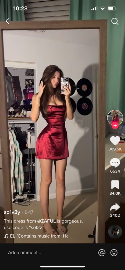 Red Hoco Dress, Hoco Dresses Red, Dark Red Dresses, Tight Dress Outfit, Hoco Dress, Classy Prom Dresses, Dresses Tight, Pretty Prom Dresses, Red Dresses