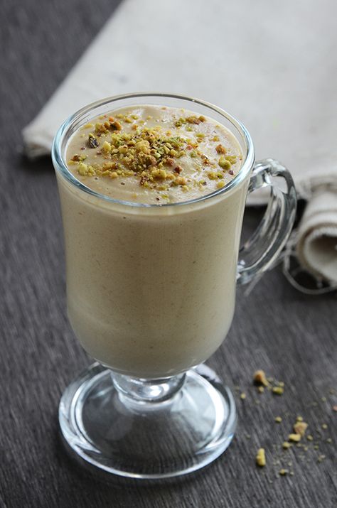 Vanilla-Pistachio Drink from @Faith Gorsky Safarini Pistachio Drink, Pistachio Smoothie, Paleo Drinks, Summer Breakfast, Milkshake Recipes, Vanilla Latte, Baking Blog, Persian Food, Scone Recipe