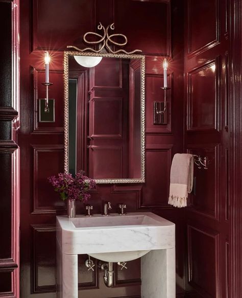 N I N A  T A K E S H on Instagram: “Lacquered burgundy traditional walls against a modern marble pedestal sink @summerthorntondesign . . . .#bathroomdesign #bathroomremodel…” Aubergine Color Palette, Summer Thornton, White Marble Floor, Chicago Apartment, Interior Design Process, Powder Room Design, Interior Design Firms, Architectural Digest, Luxury Interior Design