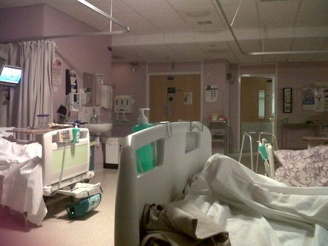 Hospitalcore Aesthetic, Hospital Photography, Nostalgia Core, Hospital Room, Mental Hospital, Dreamcore Weirdcore, Medical Aesthetic, Medical Equipment, Creepy Cute