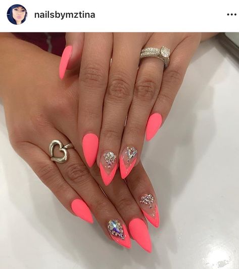 Short Stiletto Nails, Pink Stiletto Nails, Nails With Rhinestones, Bright Pink Nails, Stiletto Nails Short, Short Stiletto, Neon Pink Nails, Peach Nails, Pointy Nails