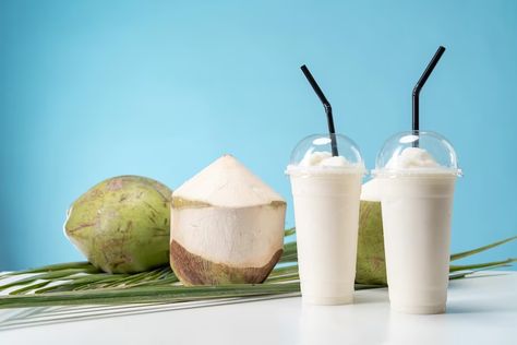 Coconut Drink Aesthetic, Takjil Buka Puasa, Coconut Shake, Ghibli Background, Elegant Banners, Coconut Fragrance, American Fast Food, Food Pic, Buka Puasa