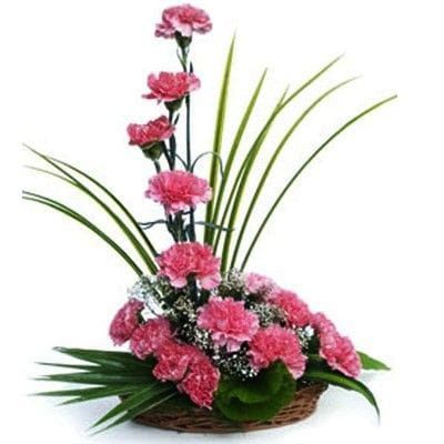 Flowers Arrangements Ideas, Pink Carnival, Basket Arrangement, Arreglos Ikebana, Basket Flower Arrangements, Contemporary Flower Arrangements, Floral Art Arrangements, Flower Simple, Unique Floral Arrangements