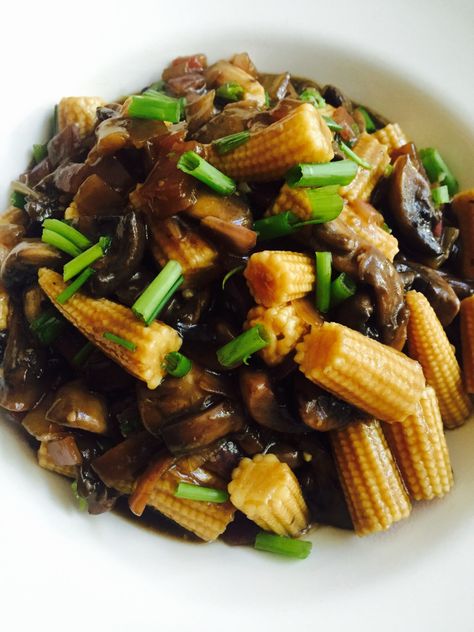 Baby Corn and Mushroom Stir Fry – Alisha Cooking Mushroom Stir Fry, Baby Corn, Corn Dishes, Mushroom Dish, Meat Free Recipes, Corn Recipes, Vegetarian Recipes Dinner, Side Recipes, Veggie Dishes