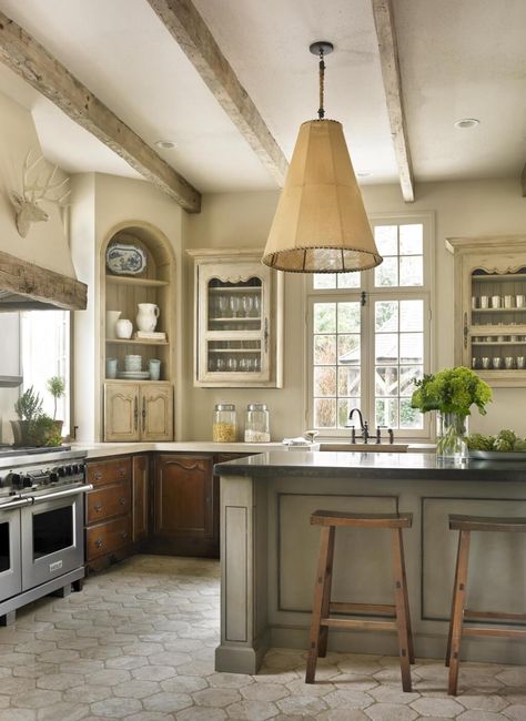 FRENCH COUNTRY KITCHEN LIGHTING IDEAS – French country kitchen lighting mustn’t be something new for home interior design lovers. This particular styl... Small French Country Kitchen, Kitchen Open Concept, French Inspired Kitchen, Dapur Rustic, French Country Kitchen Designs, Gray Headboard, Model Dapur, French Country Decorating Kitchen, Kitchen Ikea