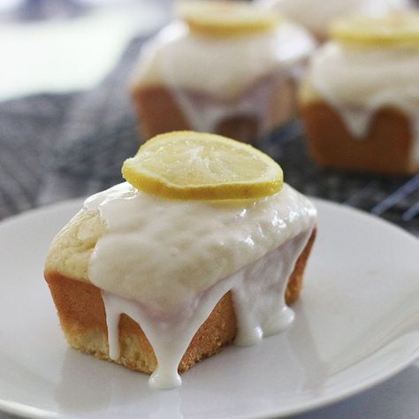 This light and delicious dessert is perfect for a fun twist on a sweet decadence. Read on for all the details on this mini lemon loaf cake.  | #HonestlyModern #lemon #cake #zerowaste #zerofoodwaste Mini Lemon Loaf, Zero Waste Food, Mini Loaf Cakes, Loaf Pan Cake, Orange Pound Cake, Lemon Loaf Cake, Loaf Cakes, Lemon Icing, Lemon Bread