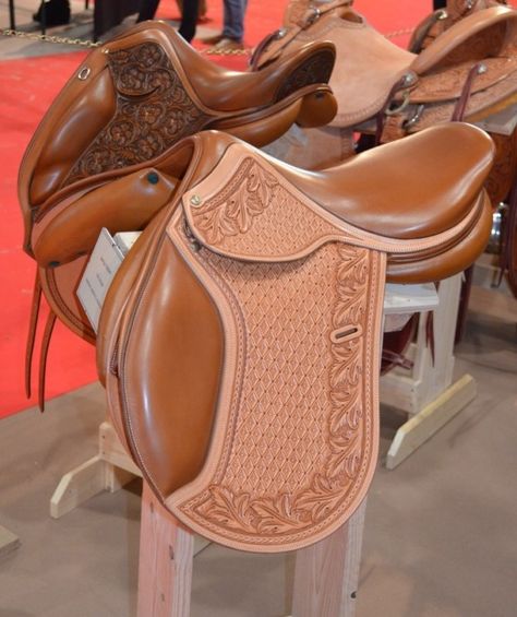 Parisot Sellier Equitalyon 2013 - European Cowboy Gear Maker and Artist Association Equestrian Riding Clothes, English Saddles, Hunt Seat, Horse Info, Western Saddles, Cowboy Gear, Western Tack, Horse Equipment, Horse Bridle