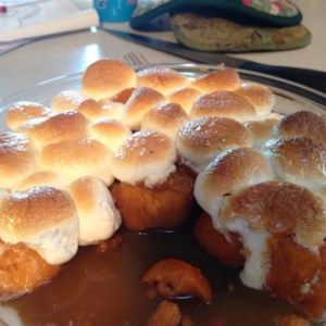 Yams And Marshmallows, Can Yams Recipe, Candied Yams Easy, Candied Yams With Marshmallows, Best Candied Yams Recipe, Southern Candied Yams, Baked Candied Yams, Roasted Yams, Candied Yams Recipe