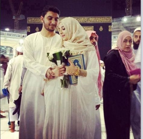 Hajj unity <3 Muslim Wedding Photos, Islam Marriage, Muslim Brides, Marriage Couple, Muslim Couple, Romantic Photos Couples, Muslim Couple Photography, Online Quran, Muslim Family