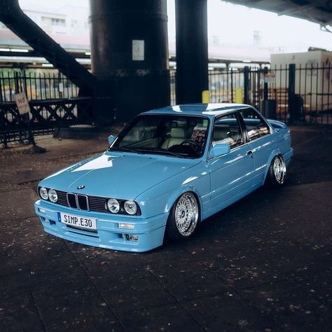 E30WORLDWIDE™️ on Instagram: "This guy is simpin on his e30 🚗: @simp.e30 📸: @snappersociety #E30WORLDWIDE #e30#e30bmw#bmwe30#e30m3#e30worldwide#" Bmw E30 M3 Wide Body Kit, E 30 Bmw, 325i Bmw Gusheshe, Car Moodboard, Bmw E30 Touring, Bmw E30 325, E30 M3, Bmw E30 M3, Bmw E34