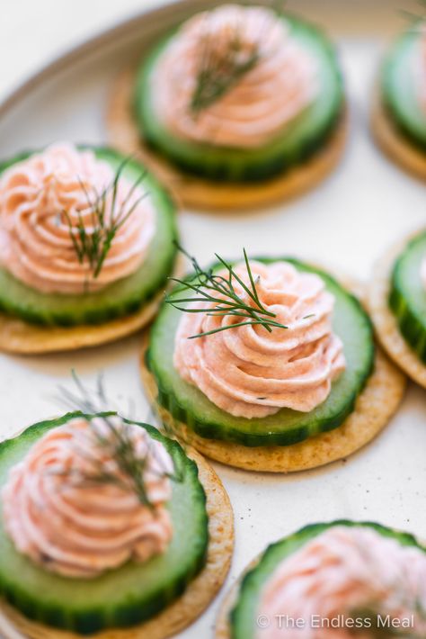 Salmon Mousse Recipes, Smoked Salmon Mousse, Salmon Mousse, One Bite Appetizers, Smoked Salmon Appetizer, Salmon Appetizer, Salmon Dip, Smoked Salmon Dip, Cucumber Bites