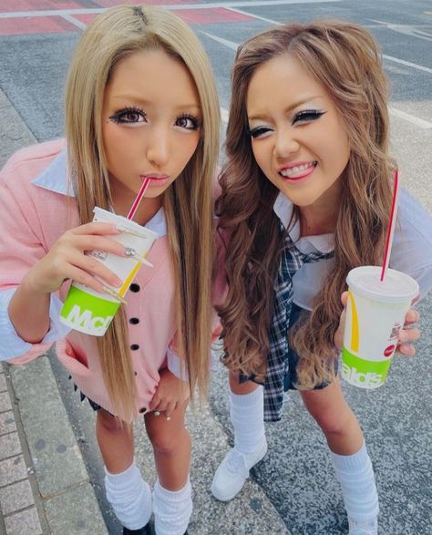 gyaru gaijin kogal kogyaru summer gals yamanba manba ganguro aesthetic wild y2k 2000s emo pink gyarucore bimbo bimbocore av hot girls lesbians ssummerbeach colorful multicolor decora cyber cybercore gyarucore egg kei peach bl00d edit instagram post story baddies postbad baddie Kogal Fashion, Egg Magazine, Gyaru Aesthetic, Gyaru Makeup, Hime Gyaru, The Baddest, Gyaru Fashion, J Fashion, Japan Fashion