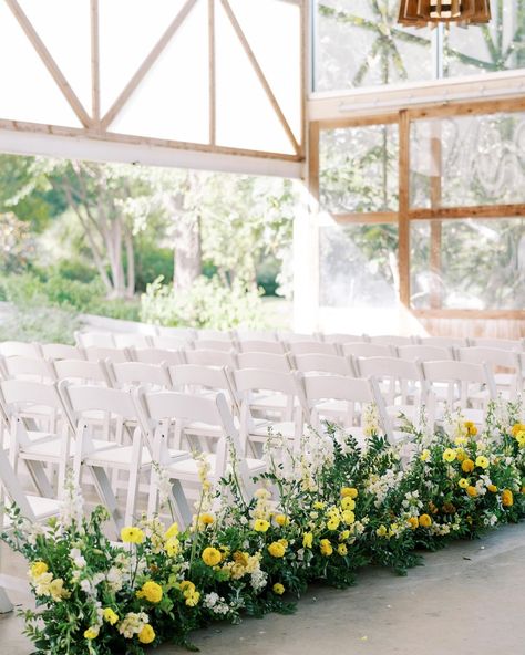 ✨️Vows That Wow | Special Feature✨️⁠ Lucie + Alex’s yellow filled day⁠ ⁠ details we loved:⁠ 👰🏻 Lucie’s stunning qipao-inspired bolero paired with her vibrant red party dress, blending tradition with contemporary flair seamlessly.⁠ 🌼 The vibrant yellow florals lining the aisles added a cheerful pop of color.⁠ 🕯️ Personalized matchbooks scattered throughout the venue added a charming touch⁠ 💌 The custom signage and invitations from @pinkchampagnedesigns set the tone for the celebration, offerin... Personalized Matchbooks, Yellow And White Flowers, Red Party Dress, Yellow Envelope, Wedding 2025, Red Party, Custom Signage, Yellow Wedding, White Beige