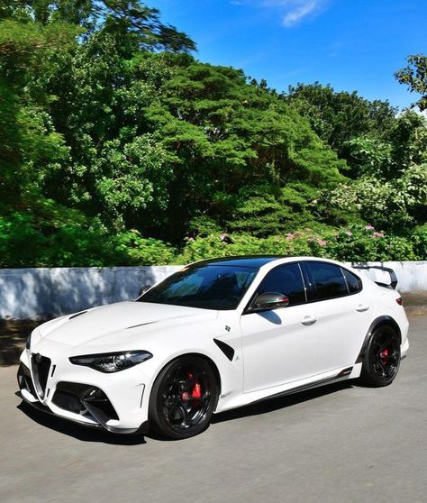 Alfa Romeo Giulia Quadrifoglio, Photo C, Alfa Romeo Giulia, Alfa Romeo, Exotic Cars, Magazine, White