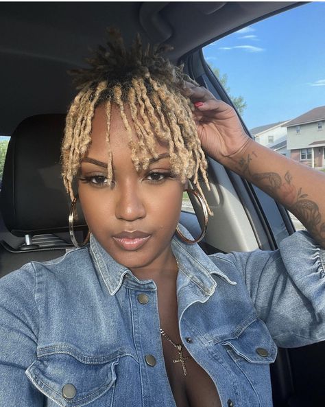 Blonde Ombré Locs, Ash Blonde Locs, Brown Skin Blonde Hair, Loc Growth, Locs Black Women, Blonde Locs, Short Dreadlocks, Ashy Blonde Hair, Loc Nation