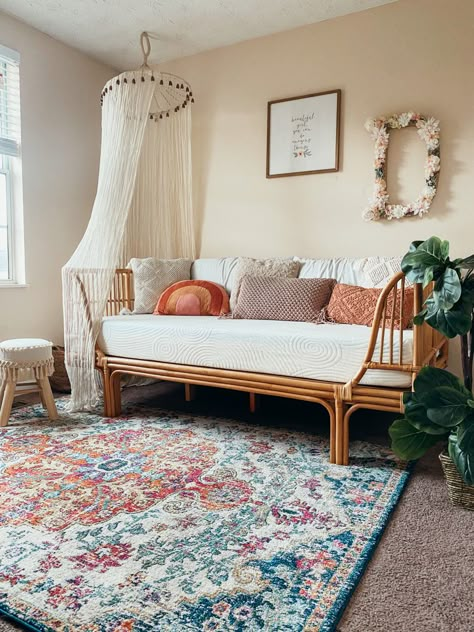 Daybed Room Ideas Boho, Twin Boho Bedroom, Boho Bedroom Twin Bed, Boho Trundle Bed, Daybed Styling Ideas Boho, Day Bed Bedroom Ideas Boho, Day Bed Boho, Daybed Room Ideas For Women, Boho Twin Bed