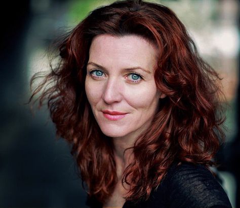 Michelle Fairley on Instagram: “🥰🥰🥰 📸 :@fayethomasphoto” Easy Professional Hairstyles, Michelle Fairley, Game Of Thrones Merchandise, Catelyn Stark, Life Game, Fire And Blood, Star Actress, Northern Irish, Jaime Lannister