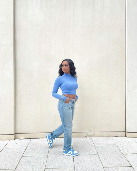 miss #icandoboth👟 on Instagram: “My love language is finding the perfect jeans (they’re also petite friendly) @asos - swipe for some detail #asseenonme 🤍” Coast Dunks, Dunks Outfit Woman, Nike Azul, Outfit Inspo Y2k, Dunk Outfit, Dunks Outfit, The Perfect Jeans, Asos Jeans, Jeans Streetwear