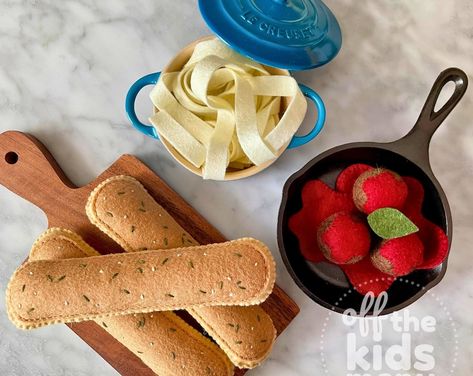 OffTheKidsMenu - Etsy Felt Spaghetti, Felt Tomato, Felt Pasta, Board Game Diy, Play Kitchen Ideas, Ikea Play Kitchen, Felt Food Diy, Game Diy, Play Kitchen Accessories