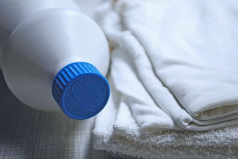 How to Use Bleach in the Laundry. Adding bleach to your laundry is an effective way to remove stains from laundry and keep your whites gleaming. Liquid bleach also kills germs. It is important to use care when adding bleach to your laundry. Using chlorine bleach on some fabrics can remove the color. Using too much bleach, even on bleach-safe items,... Homemade Toilet Cleaner, Clean Baking Pans, Cleaning Painted Walls, Modern Desert, Glass Cooktop, Deep Cleaning Tips, Hard Water Stains, Toilet Cleaner, Clean Dishwasher