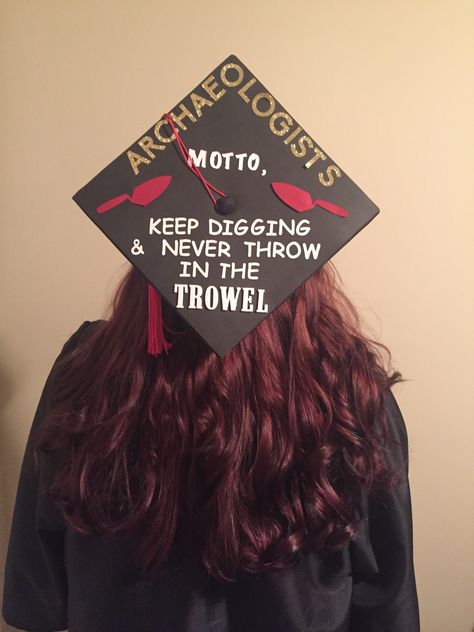 Archaeology inspired graduation cap Funny Grad Cap Ideas, Education Graduation Cap, Graduation Cap Designs College, Archaeology For Kids, Funny Graduation Caps, College Grad Cap Ideas, Graduation Cap Decoration Diy, Cap Graduation, History Major