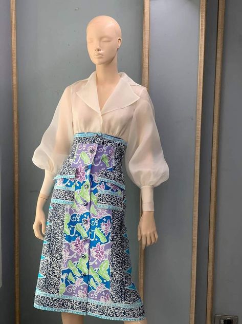 Dress Batik Modern Fashion Style, Batik Modern Fashion Style, Modern Batik Dress, Batik Fashion Modern, Mode Batik, Modern Filipiniana Dress, Batik Dress Modern, Kebaya Modern Dress, Batik Clothing