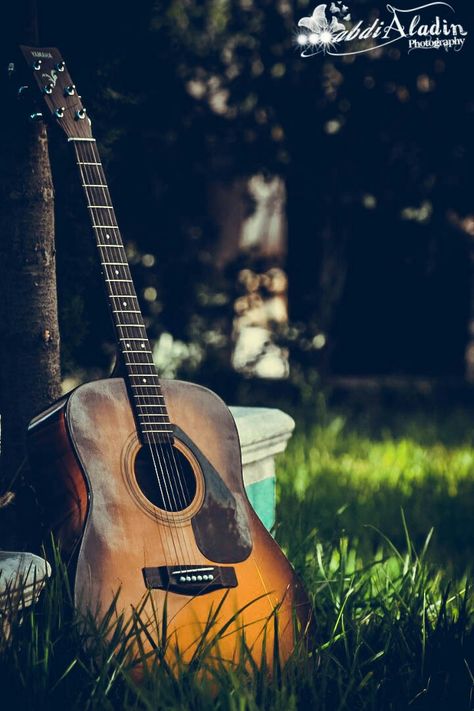 Love guitar 🎸 #guitar #photography #outdoor Marvel Phone Wallpaper, Acoustic Guitar Photography, Home Recording Studio Setup, Fireworks Pictures, Iphone Wallpaper Music, Japanese Wallpaper Iphone, Musician Photography, Album Artwork Cover Art, Guitar Photos