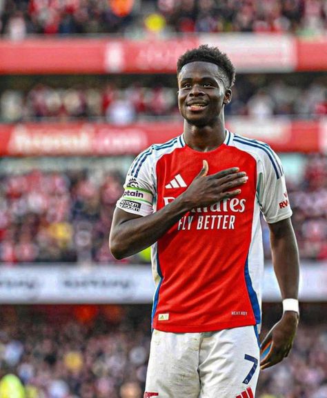 #footballupdate ::: 🇳🇬⚽🇳🇬 🗣️ 🚨🔴⚪️ Bukayo Saka; 🏴󠁧󠁢󠁥󠁮󠁧󠁿🗣 "Arsenal gave me everything, they took a chance on me when nobody else would. I never have any desire to play for anybody else, I will be here for as long as they want me." Destined to be an Arsenal legend 🐐💫. Did you know🚨🚨| Bukayo Saka has 𝐒𝐔𝐑𝐏𝐀𝐒𝐒𝐄𝐃 Robert Pires in Premier League assists for Arsenal, reaching a total of 42! 🏴󠁧󠁢󠁥󠁮󠁧󠁿📈 🗣️Alan Shearer on #Arsenal ⭐️ Bukayo Saka: “I mean, Bukayo is just an incredible player. Left foot, r... Bukayo Saka Icon, Bukayo Saka Wallpaper Hd, Saka Arsenal, Cristiano Ronaldo And Messi, Arsenal Fc Wallpapers, I Will Be Here, Alan Shearer, Bukayo Saka, Goal Celebration