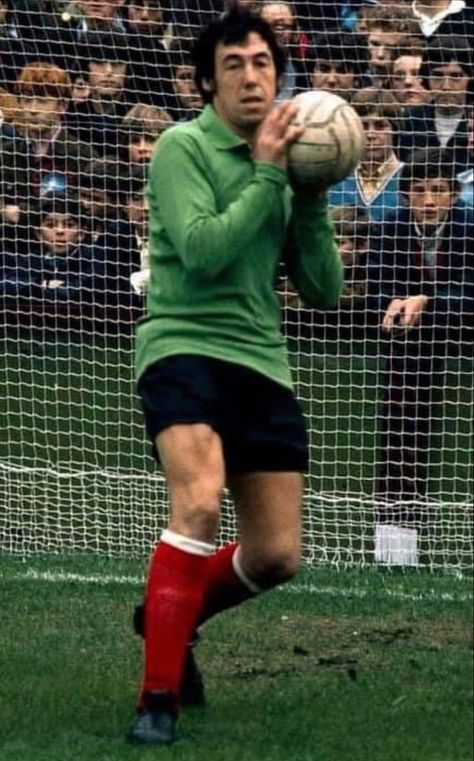 Gordon Banks, Tammy Abraham, Stoke City Fc, Football Legends, English Football, Goalkeeper Gloves, Stoke City, Free Kick, Football Program