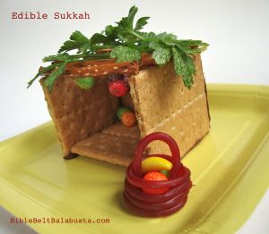 This edible sukkah project is illustrated by clear step-by-step photo directions. Sukkot Activities, Sukkot Crafts, Sukkot Decorations, Sukkot Recipes, Jewish Feasts, Feasts Of The Lord, Simchat Torah, Jewish Crafts, Feast Of Tabernacles