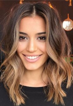 brown hair, caramel hair color, hair color trends, hair color for brunettes , fall hair color ideas, hair color ideas #haircolor #haircolorideas Natural Hair Color Ideas, Spring Hair Color Ideas, Spring Hair Trends, Spring Hair Color, Hairstyle Inspiration, Spring Hair, Spring Hairstyles, Beauty Queen, Hair Color Balayage