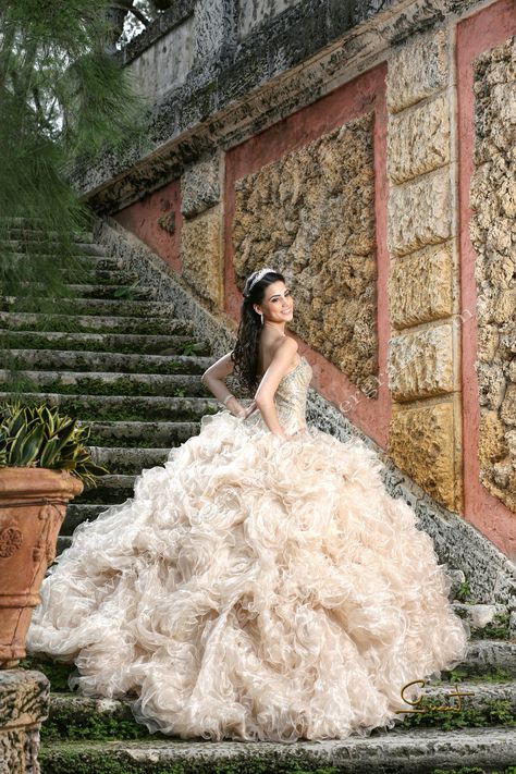 Quinceañera photo session at Vizcaya Museum Miami Vizcaya Quinceanera Photos, Quinceñera Poses, Quince Picture Ideas, Quinceañera Photoshoot, Quinceañera Photoshoot Ideas, Quince Photoshoot Ideas, Quince Pictures, Quinceanera Pictures, Quinceanera Photoshoot