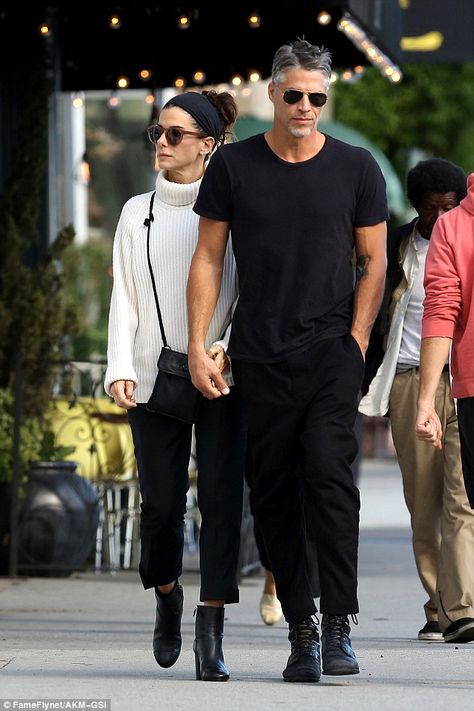 Bryan Randall, Stil Masculin, Highlights Color, Mode Editorials, 여름 스타일, Stylish Couple, Hair Medium, Sandra Bullock, Men Street