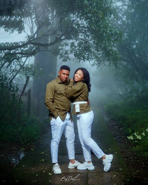 Couples Photoshoot Matching Outfits, Outfit Matching Couple, Couples Matching Outfits Swag, Couple Outfits Matching, Couples African Outfits, Poses For Couples, Mens Casual Suits, Pre Wedding Photoshoot Outfit, Couple Matching Outfits