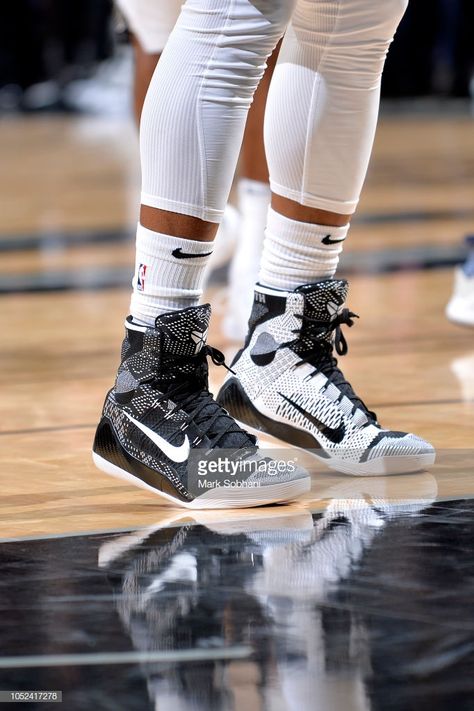 News Photo : The sneakers worn by DeMar DeRozan of the San... Nba Sneakers, Nike Basket, Basket Shoes, Kobe 11, Demar Derozan, Ball Shoes, Jordan 1 Black, Tenis Nike, Minnesota Timberwolves