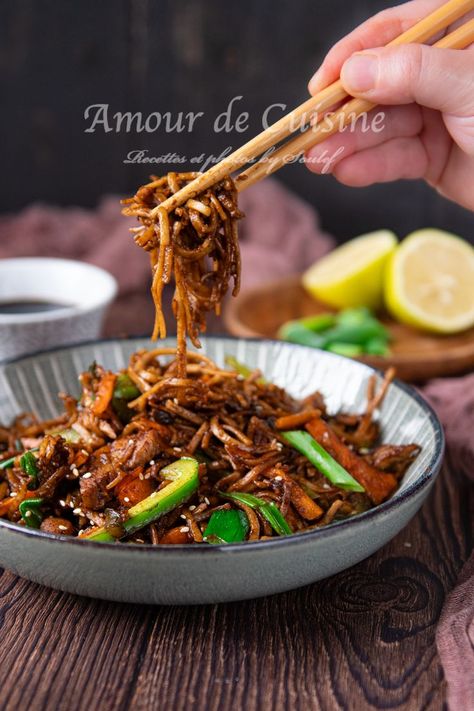 Nouilles sautées au poulet Batch Cooking, Pad Thai, How To Cook Pasta, Food Hacks, Asian Recipes, Food Inspiration, Delicious Desserts, Food And Drink, Yummy Food