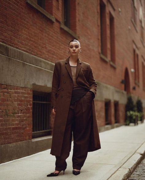 Mocha Mousse Outfit, Brown Outfit Ideas, Wool Maxi Coat, Mocha Mousse, Cocoa Chocolate, Monochromatic Outfit, Black Knit Top, Style Rules, Baggy Cargo Pants