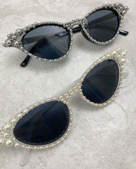 Vintage style cat eye sunglasses embellished with pearls and rhinestones. Bring back the heydays of Hollywood and light up your inner Rita Hayworth with these glamourous sunnies. I'm ready for my close-up, Mr. DeMille! Custom Sunglasses Diy, Old Hollywood Accessories, Bedazzled Glasses, Bedazzled Sunglasses, Glam Sunglasses, Pearl Glasses, Star Sunglasses, Cat Eye Sunglasses Vintage, Diy Sunglasses