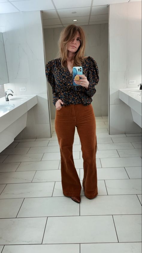 #retro #retroaesthetic #retrostyle #70sfashion #flares #corduroy #boho #bohostyle #styleblogger #winteroutfits #winteroutfitideas #styleblogger #styleinspiration #brown #bluetop #bohotop Burnt Orange Flare Pants Outfit, Flares Outfit, Corduroy Pants Outfit, Brown Flares, Lookbook Inspiration, Work Fits, 70’s Fashion, Country Concert Outfit, Concert Outfits