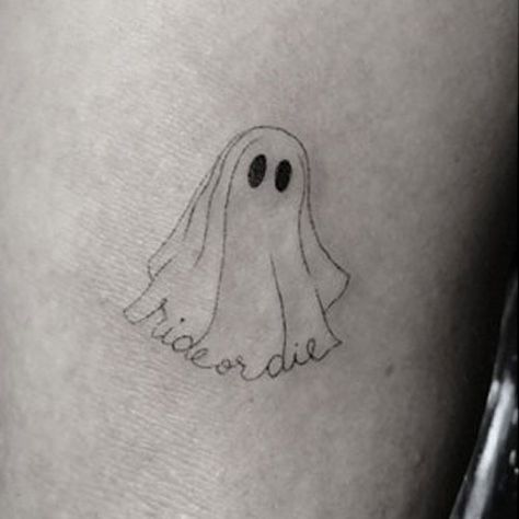 Hilary Duff Ghost, Writing Upper Arm Tattoo | Steal Her Style Hollywood Tattoo, Friend Tattoos Small, Tiny Tattoos For Women, Bestie Tattoo, Ghost Tattoo, Small Girl Tattoos, Bff Tattoos, Steal Her Style, Cute Tiny Tattoos